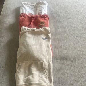 2 sweatshirts, 1 crew neck. Roxy, O’Neill, billabong